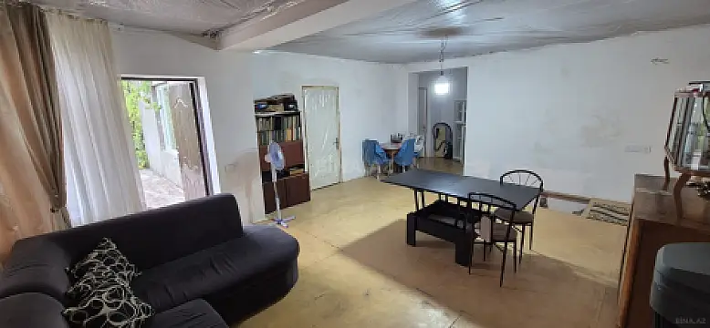 Satılır 6 otaqlı həyət evi 220 m²