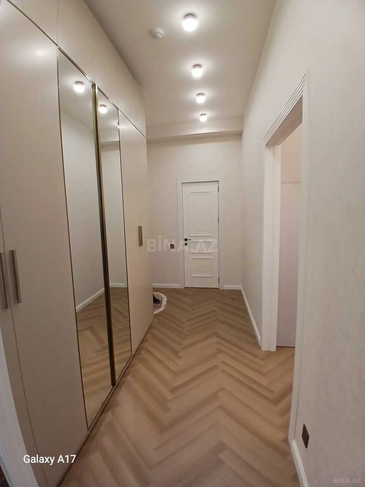 Satılır 3 otaqlı mənzil 77 m²