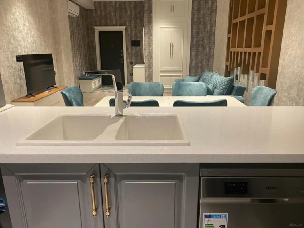 Kirayə verilir 2 otaqlı mənzil 90 m²