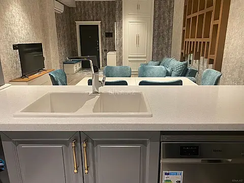 Kirayə verilir 2 otaqlı mənzil 90 m²