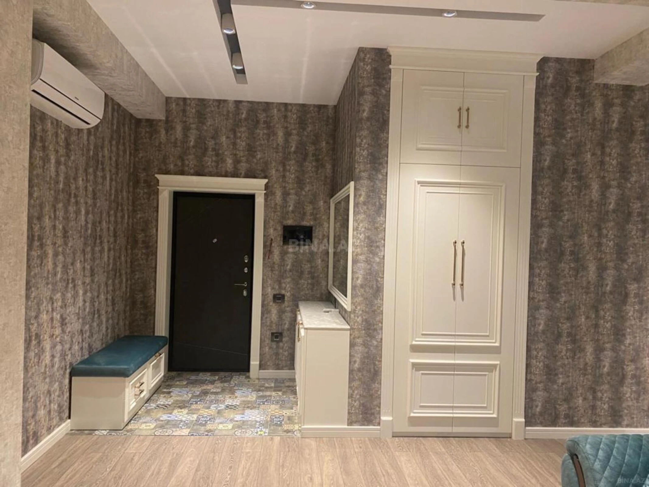 Kirayə verilir 2 otaqlı mənzil 90 m²