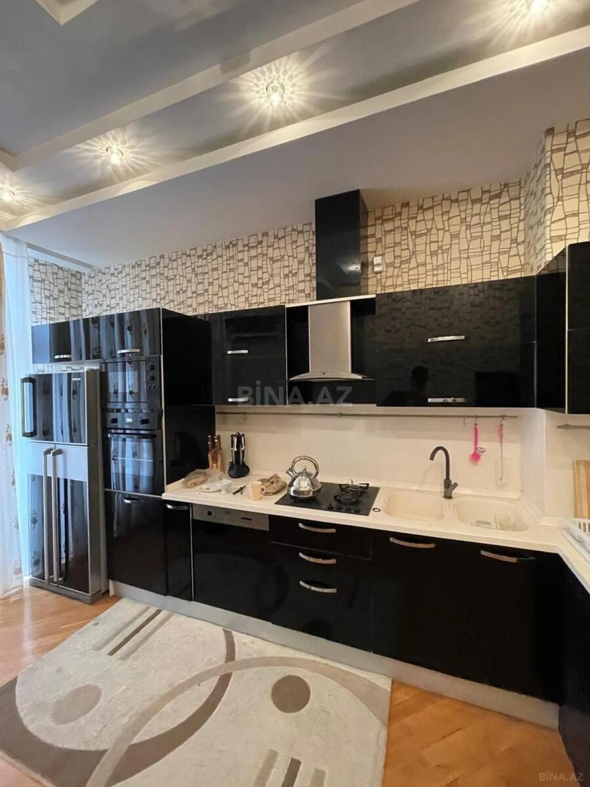 Kirayə verilir 3 otaqlı mənzil 160 m²