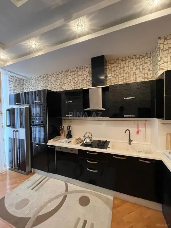 Kirayə verilir 3 otaqlı mənzil 160 m²