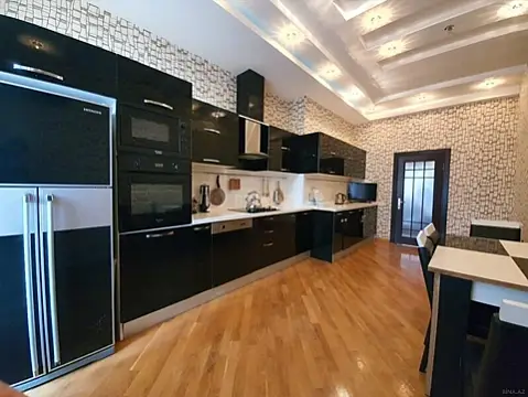 Kirayə verilir 3 otaqlı mənzil 160 m²