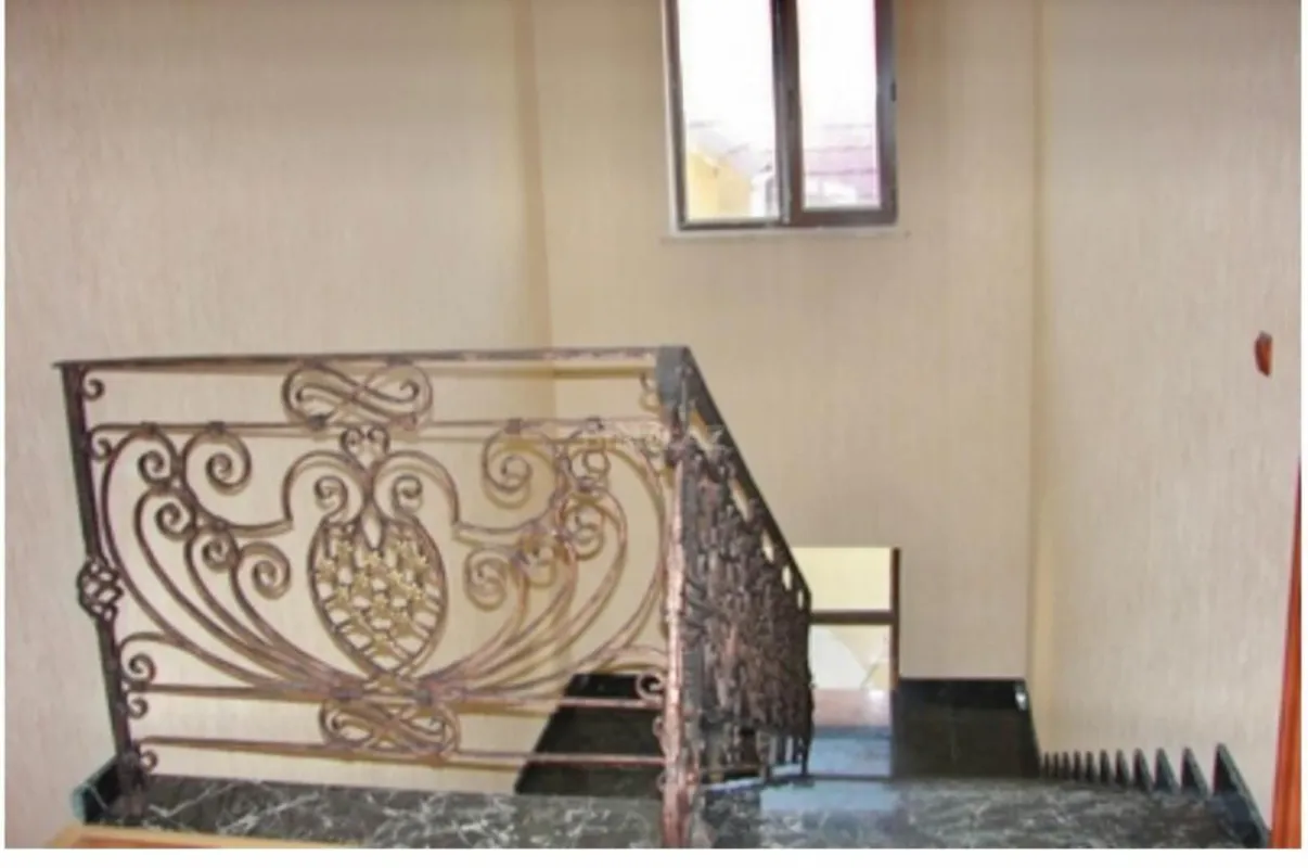 Kirayə verilir 12 otaqlı həyət evi 650 m²