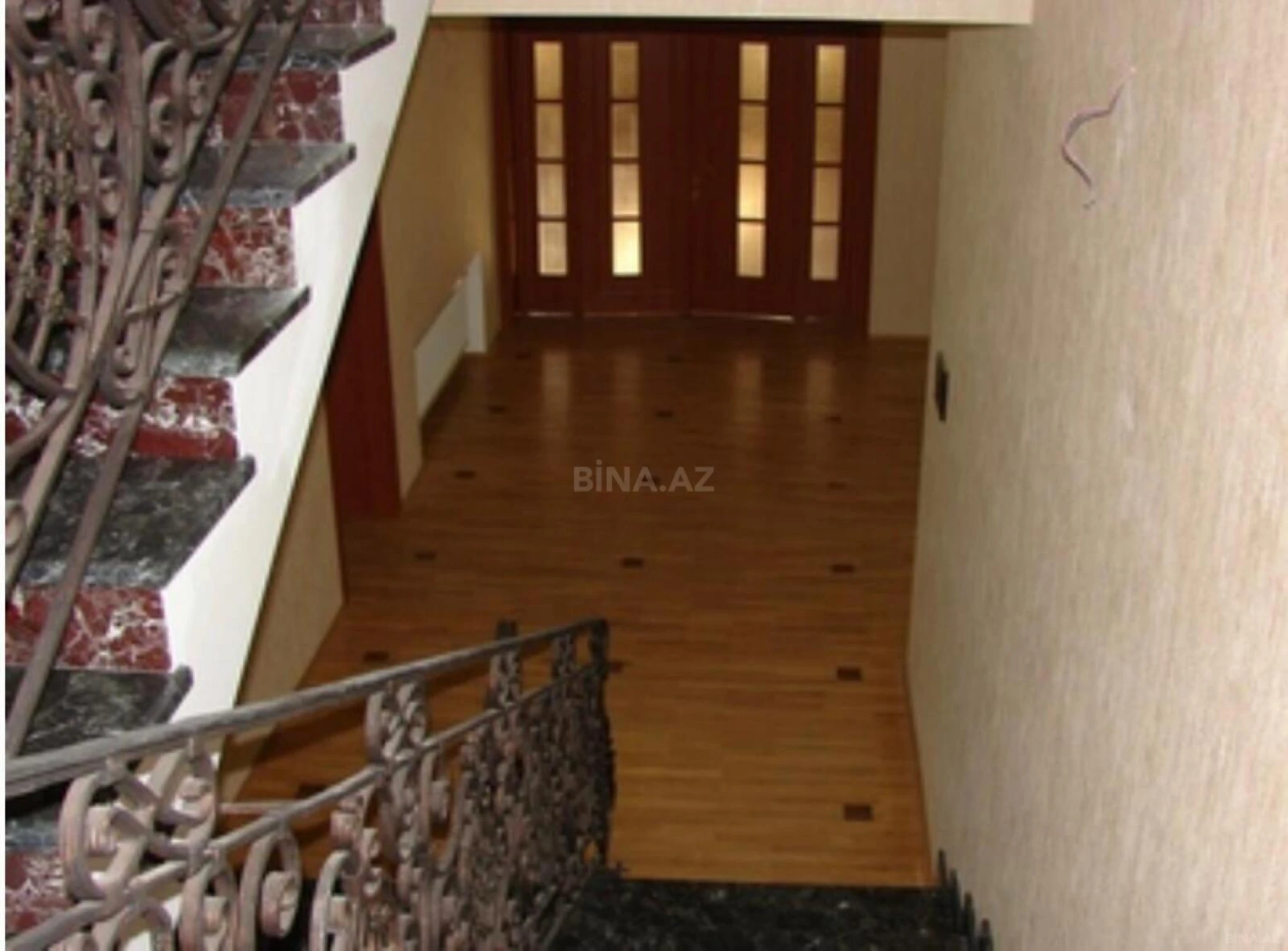 Kirayə verilir 12 otaqlı həyət evi 650 m²
