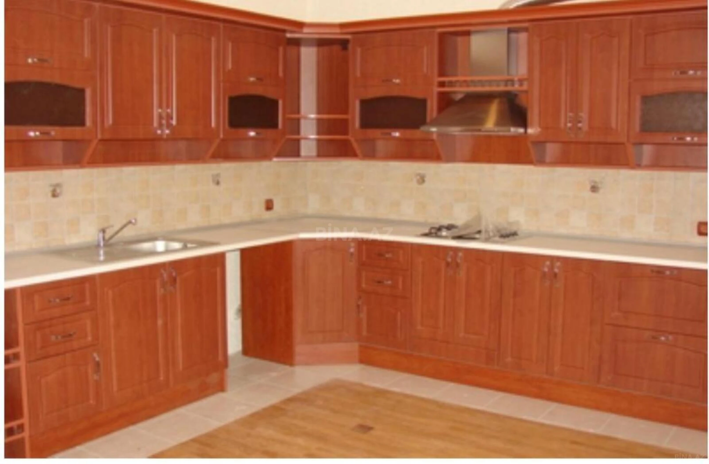 Kirayə verilir 12 otaqlı həyət evi 650 m²