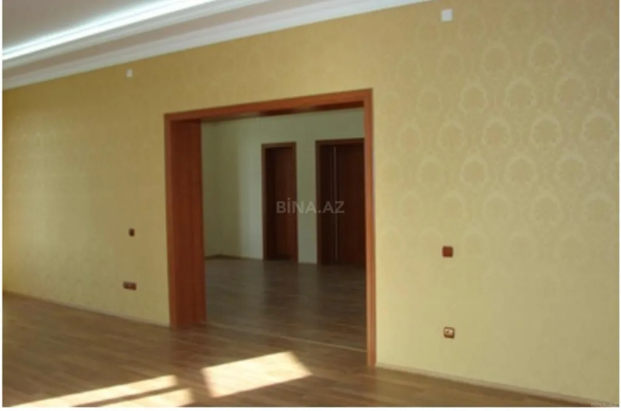 Kirayə verilir 12 otaqlı həyət evi 650 m²