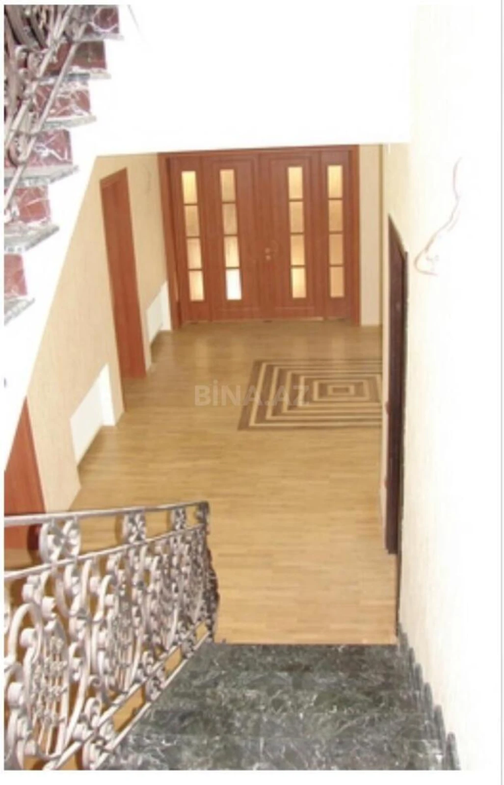 Kirayə verilir 12 otaqlı həyət evi 650 m²