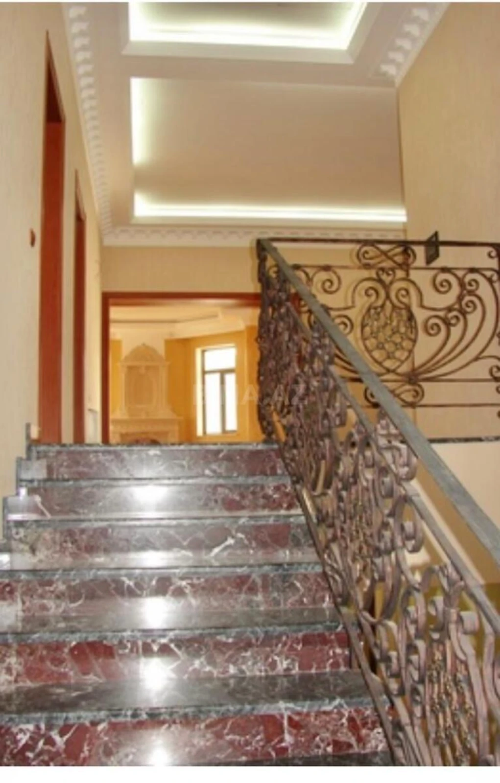 Kirayə verilir 12 otaqlı həyət evi 650 m²