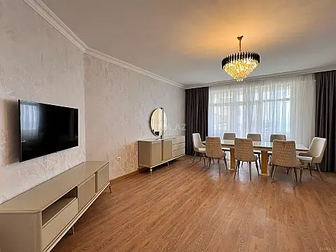 Kirayə verilir 4 otaqlı mənzil 190 m²