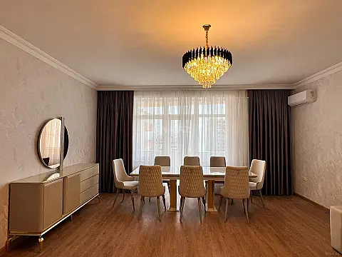 Kirayə verilir 4 otaqlı mənzil 190 m²