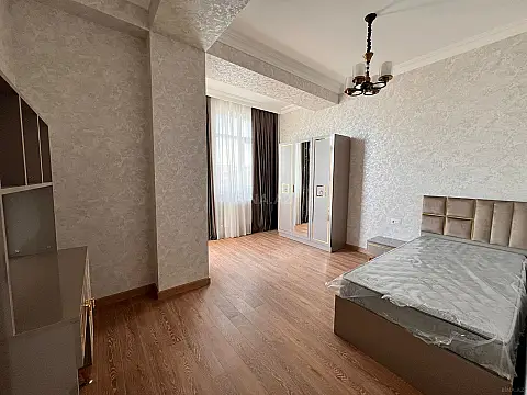 Kirayə verilir 4 otaqlı mənzil 190 m²