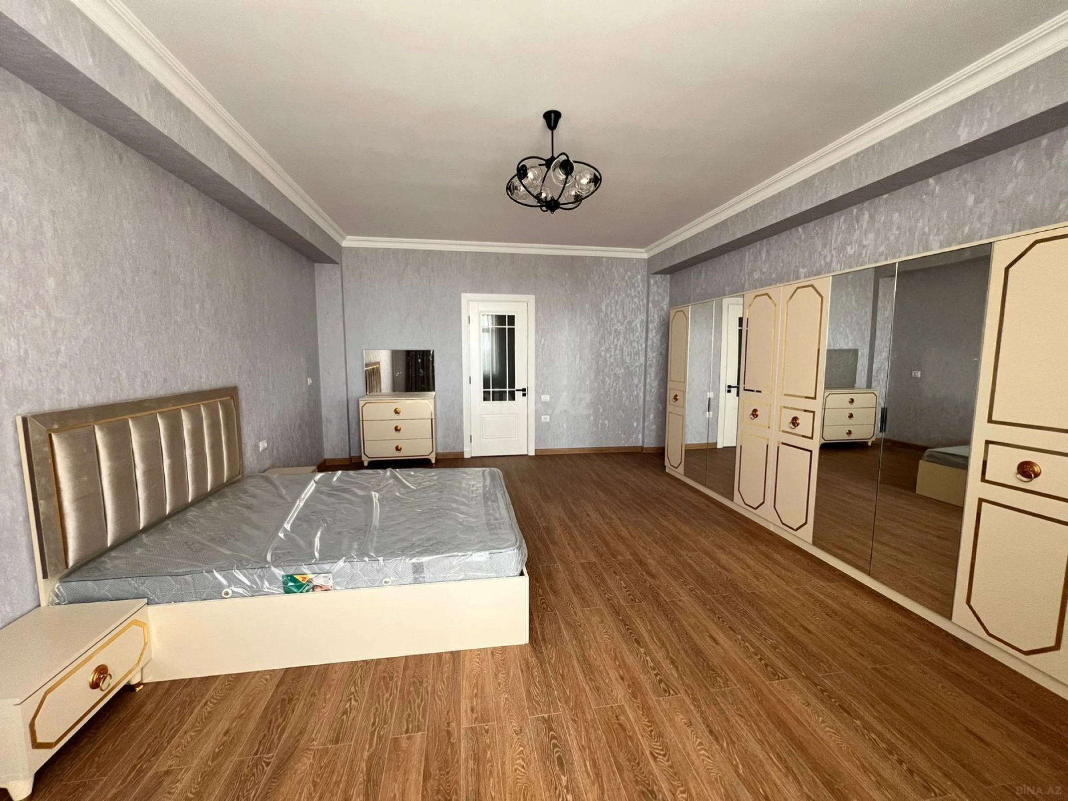 Kirayə verilir 4 otaqlı mənzil 190 m²