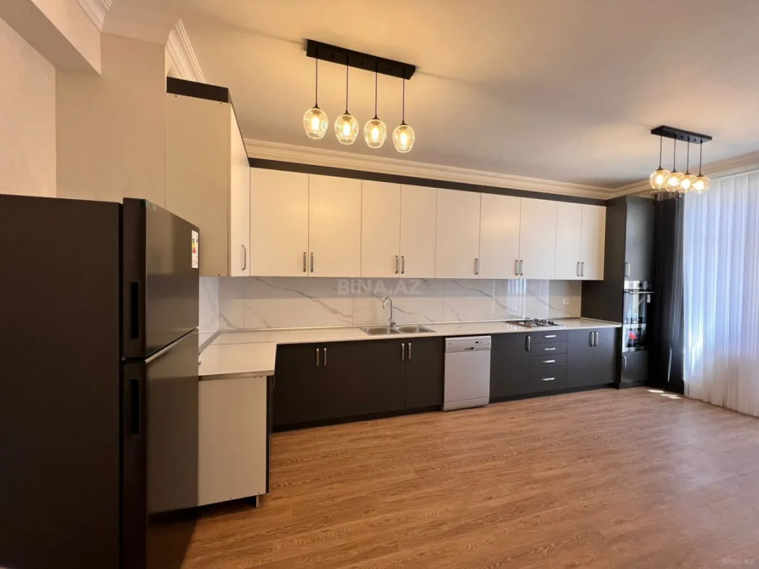 Kirayə verilir 4 otaqlı mənzil 190 m²