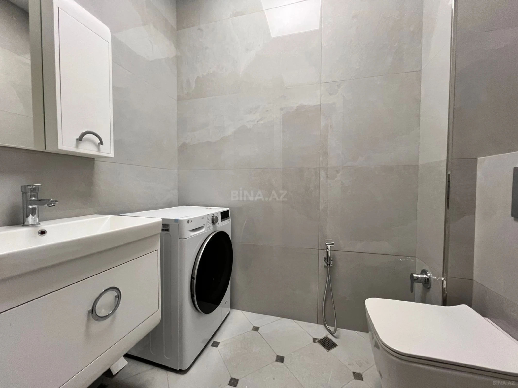 Kirayə verilir 4 otaqlı mənzil 190 m²