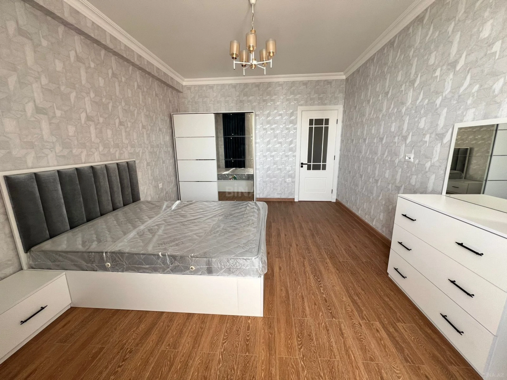 Kirayə verilir 4 otaqlı mənzil 190 m²