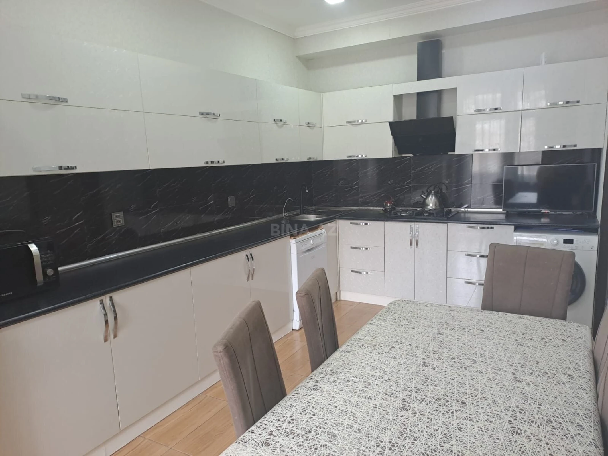 Kirayə verilir 3 otaqlı mənzil 100 m²