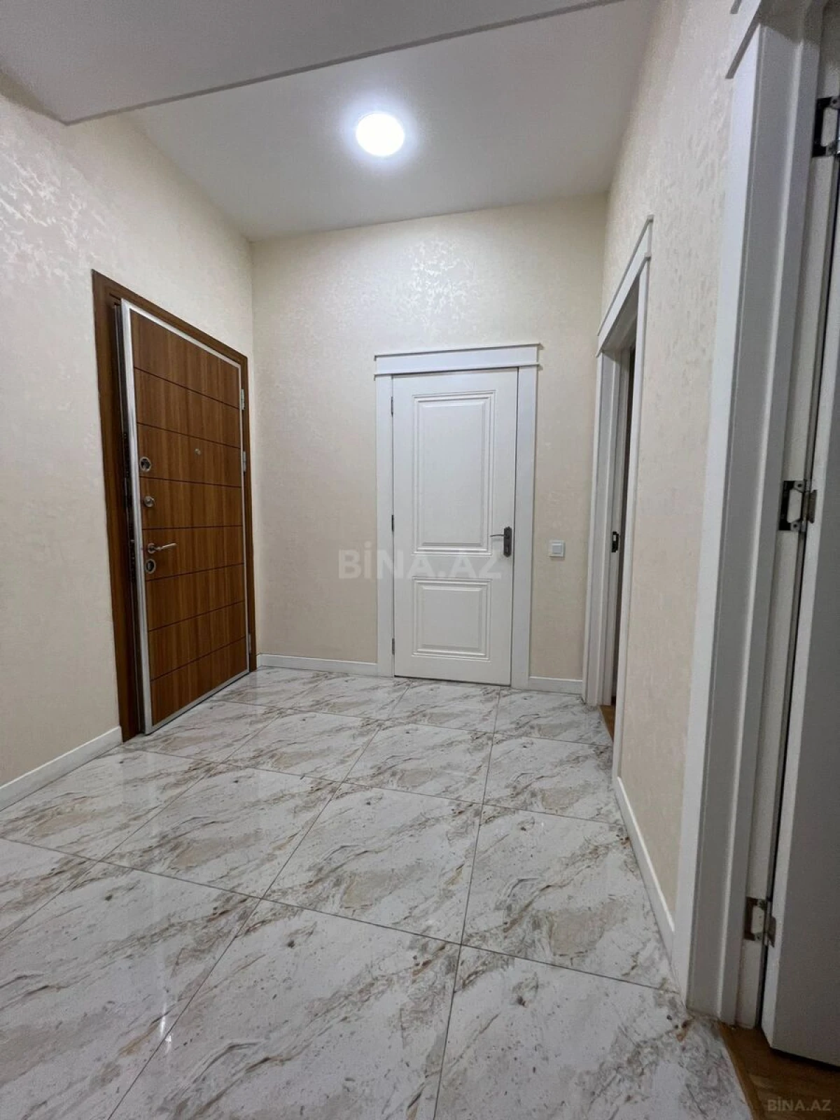 Kirayə verilir 2 otaqlı mənzil 96 m²