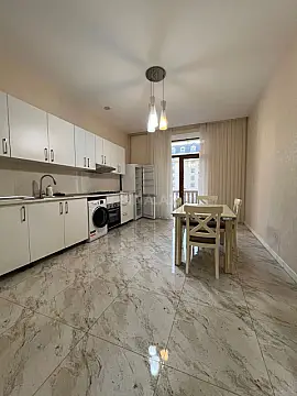 Kirayə verilir 2 otaqlı mənzil 96 m²