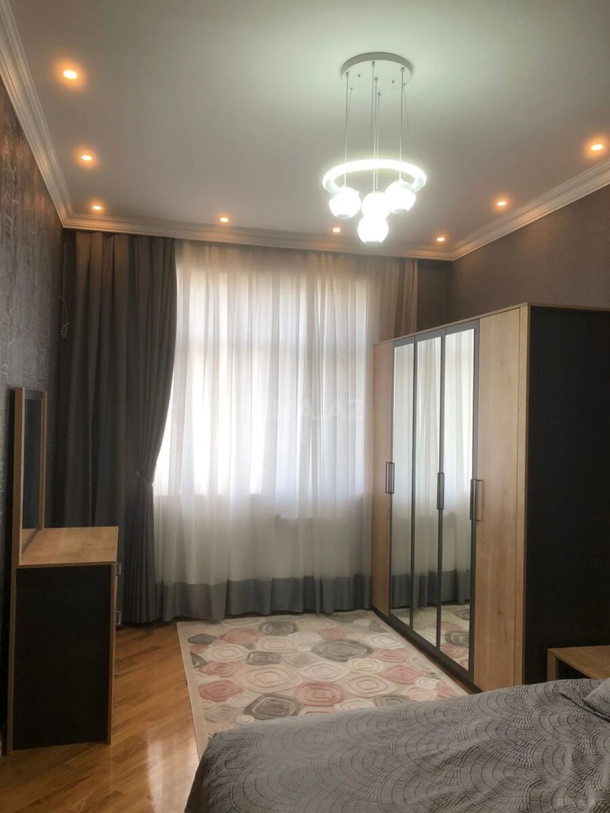 Kirayə verilir 2 otaqlı mənzil 92 m²