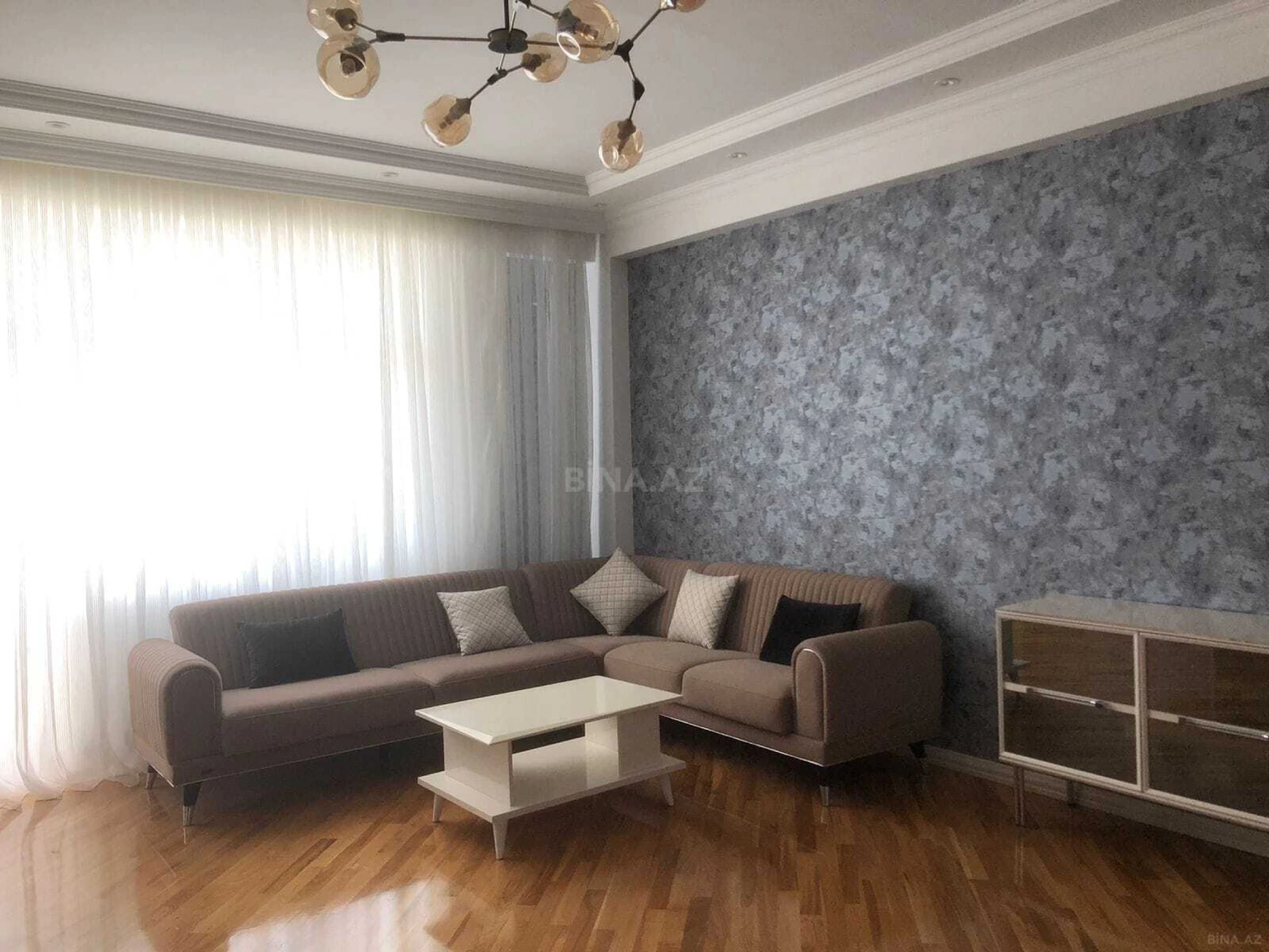 Kirayə verilir 2 otaqlı mənzil 92 m²