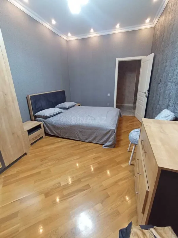 Kirayə verilir 2 otaqlı mənzil 92 m²