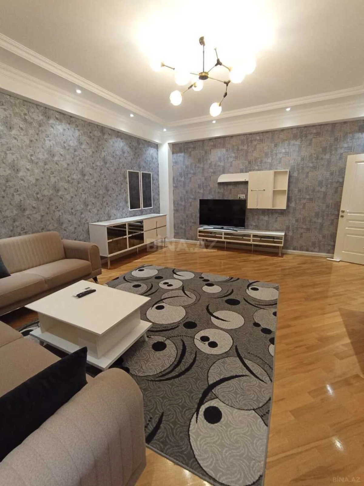 Kirayə verilir 2 otaqlı mənzil 92 m²