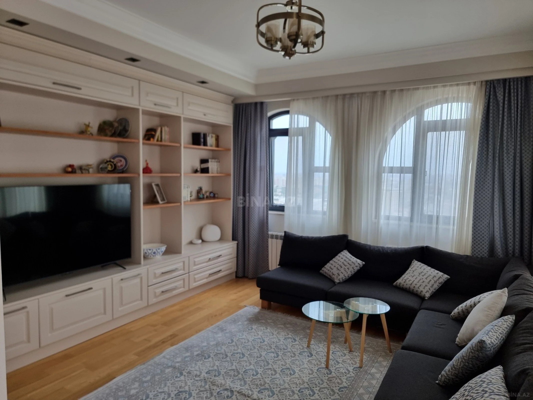 Satılır 5 otaqlı mənzil 400 m²