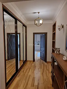 Satılır 5 otaqlı mənzil 400 m²