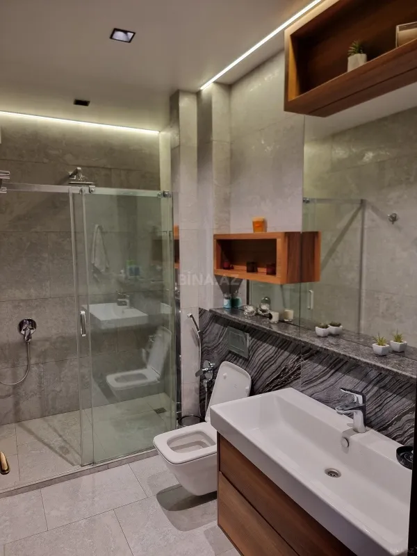 Satılır 5 otaqlı mənzil 400 m²