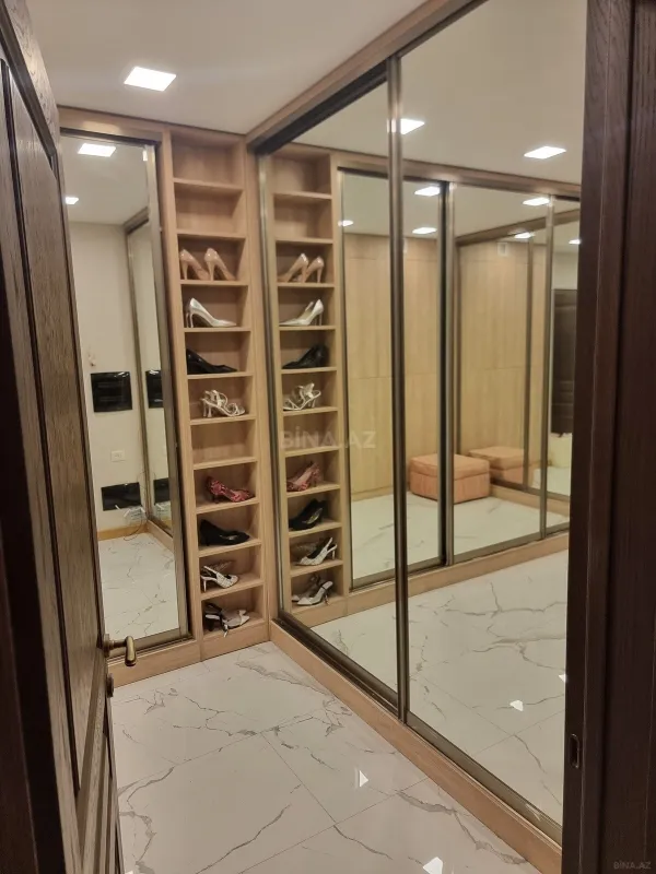 Satılır 5 otaqlı mənzil 400 m²