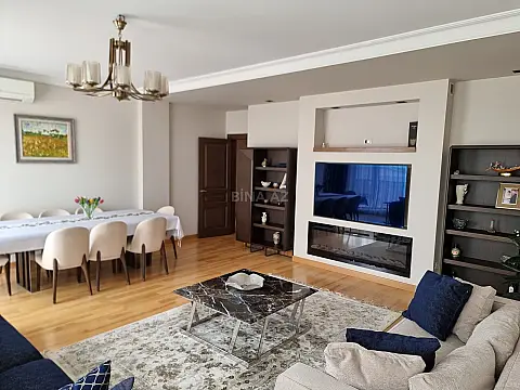 Satılır 5 otaqlı mənzil 400 m²