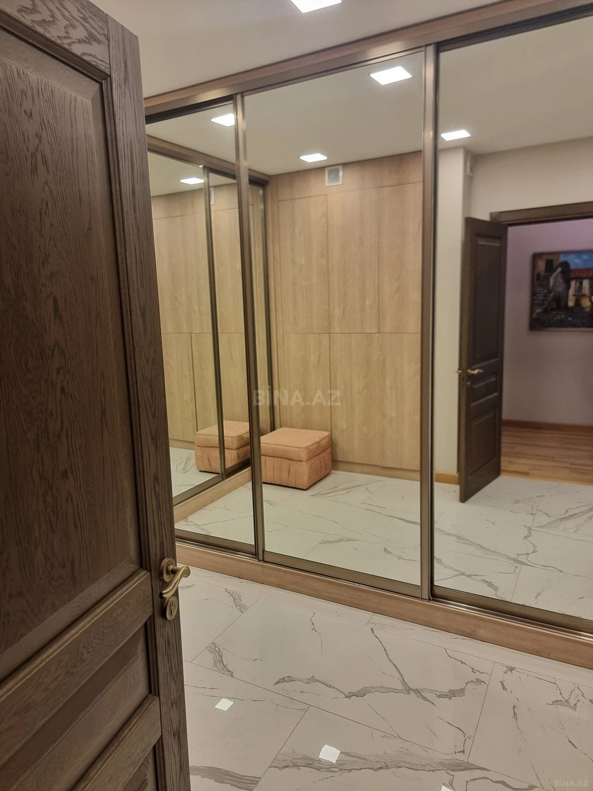 Satılır 5 otaqlı mənzil 400 m²