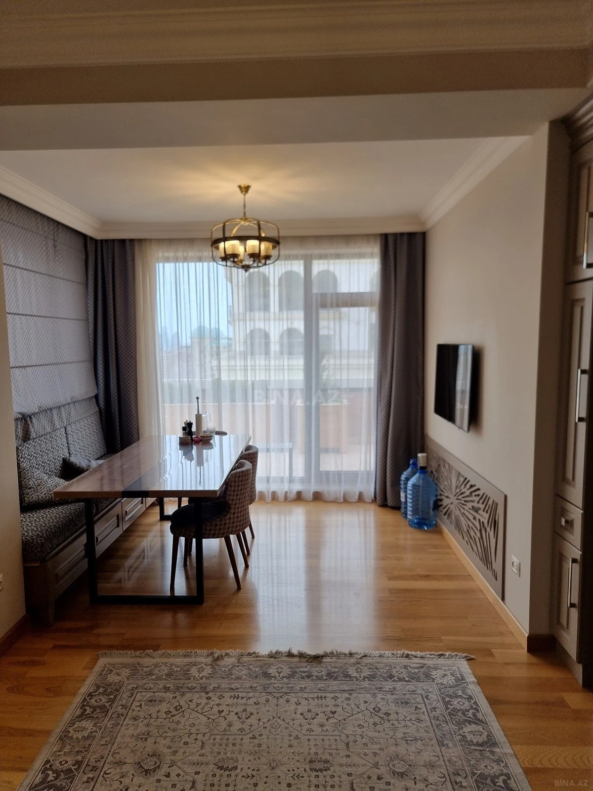 Satılır 5 otaqlı mənzil 400 m²