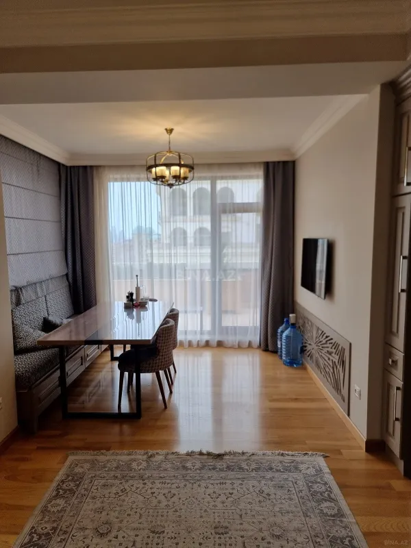 Satılır 5 otaqlı mənzil 400 m²