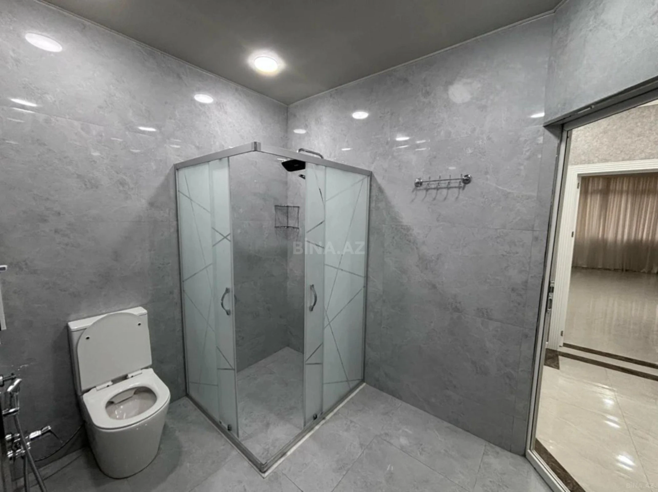 Kirayə verilir 4 otaqlı mənzil 150 m²
