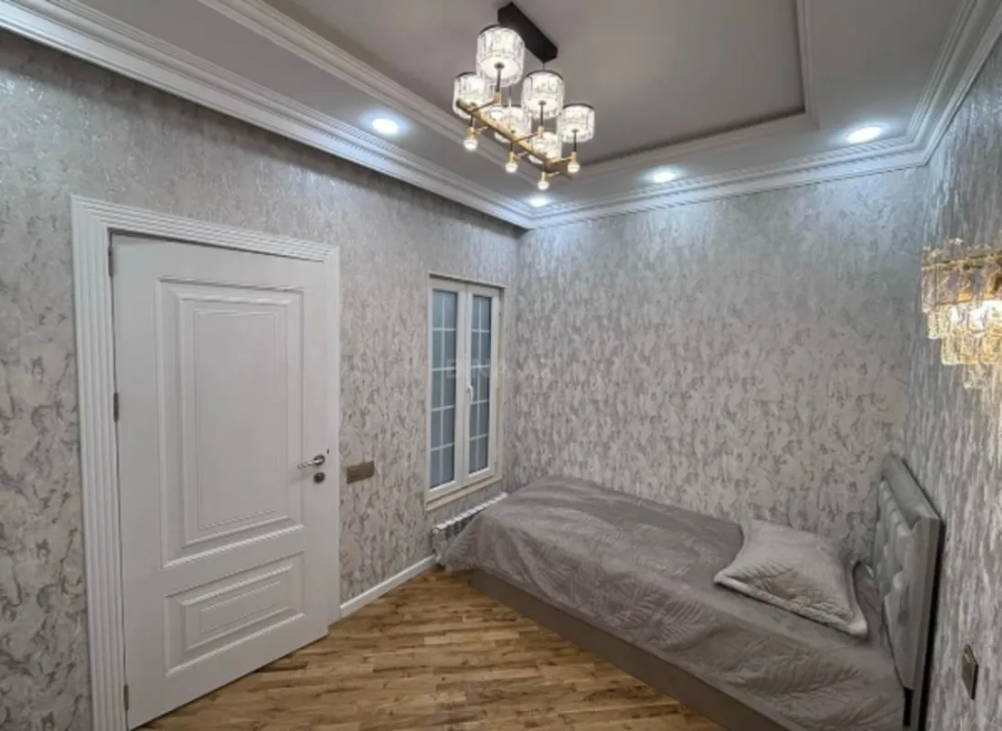 Kirayə verilir 4 otaqlı mənzil 150 m²