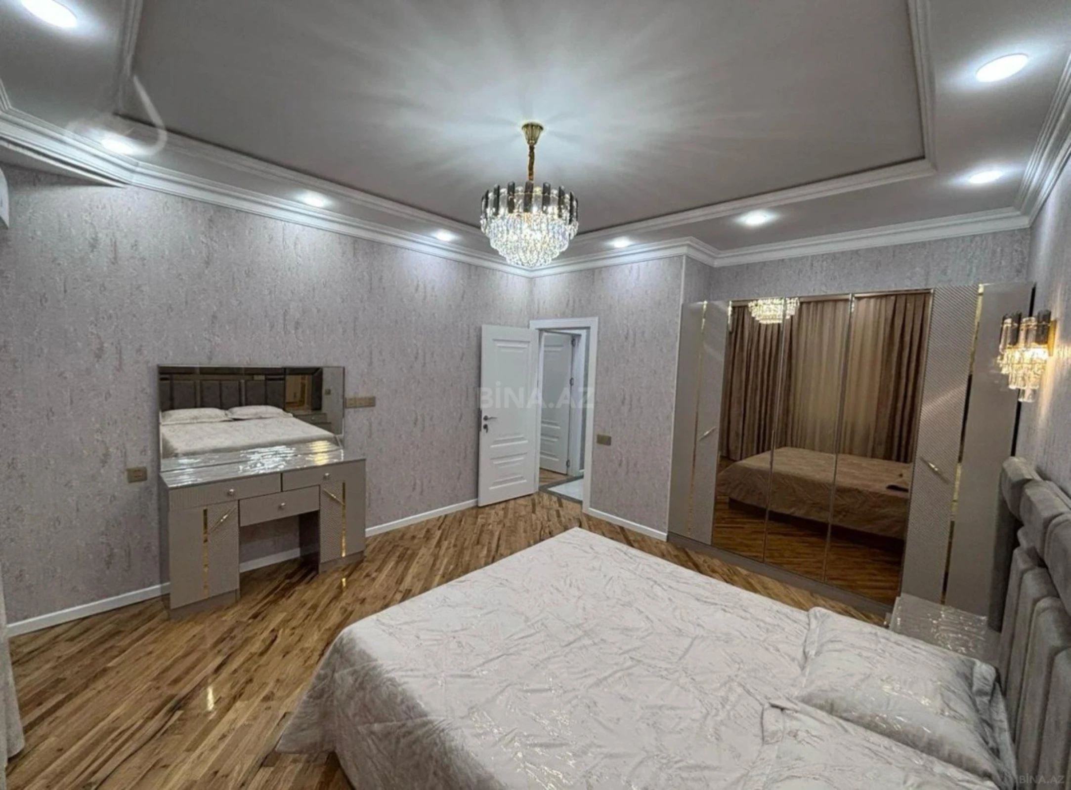 Kirayə verilir 4 otaqlı mənzil 150 m²