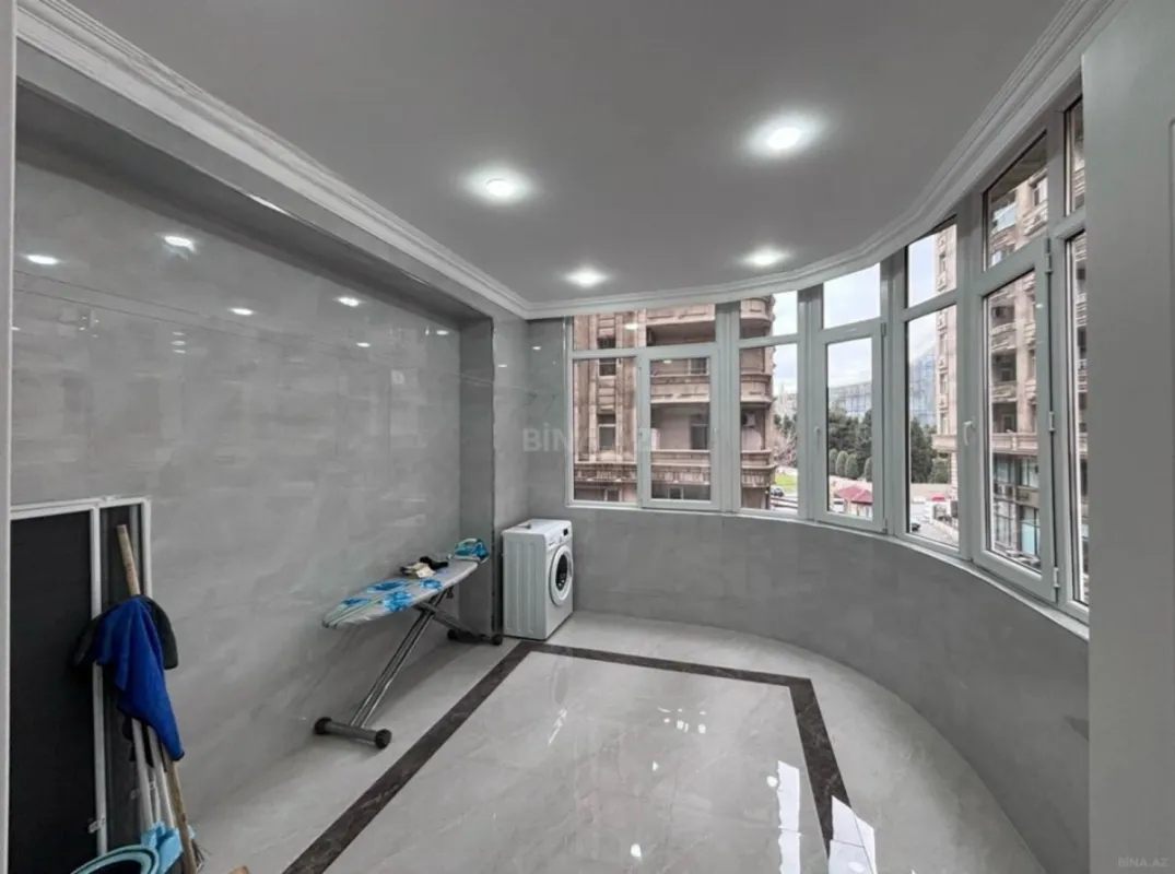 Kirayə verilir 4 otaqlı mənzil 150 m²