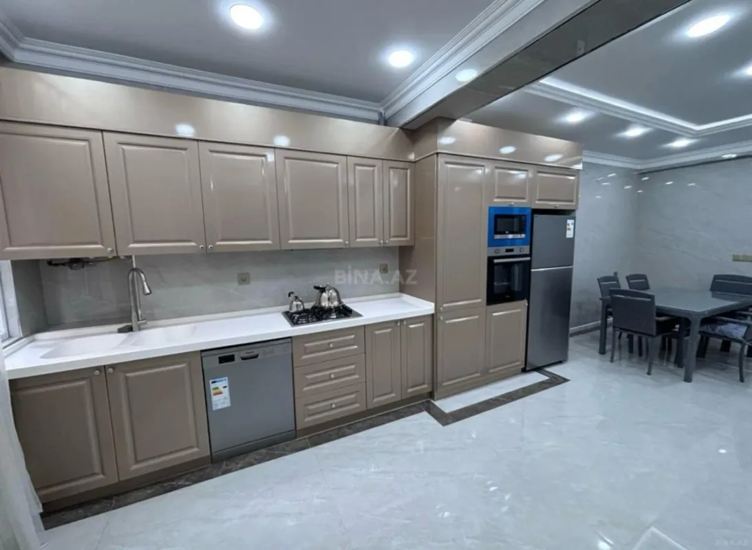 Kirayə verilir 4 otaqlı mənzil 150 m²