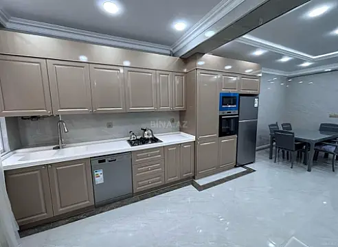 Kirayə verilir 4 otaqlı mənzil 150 m²