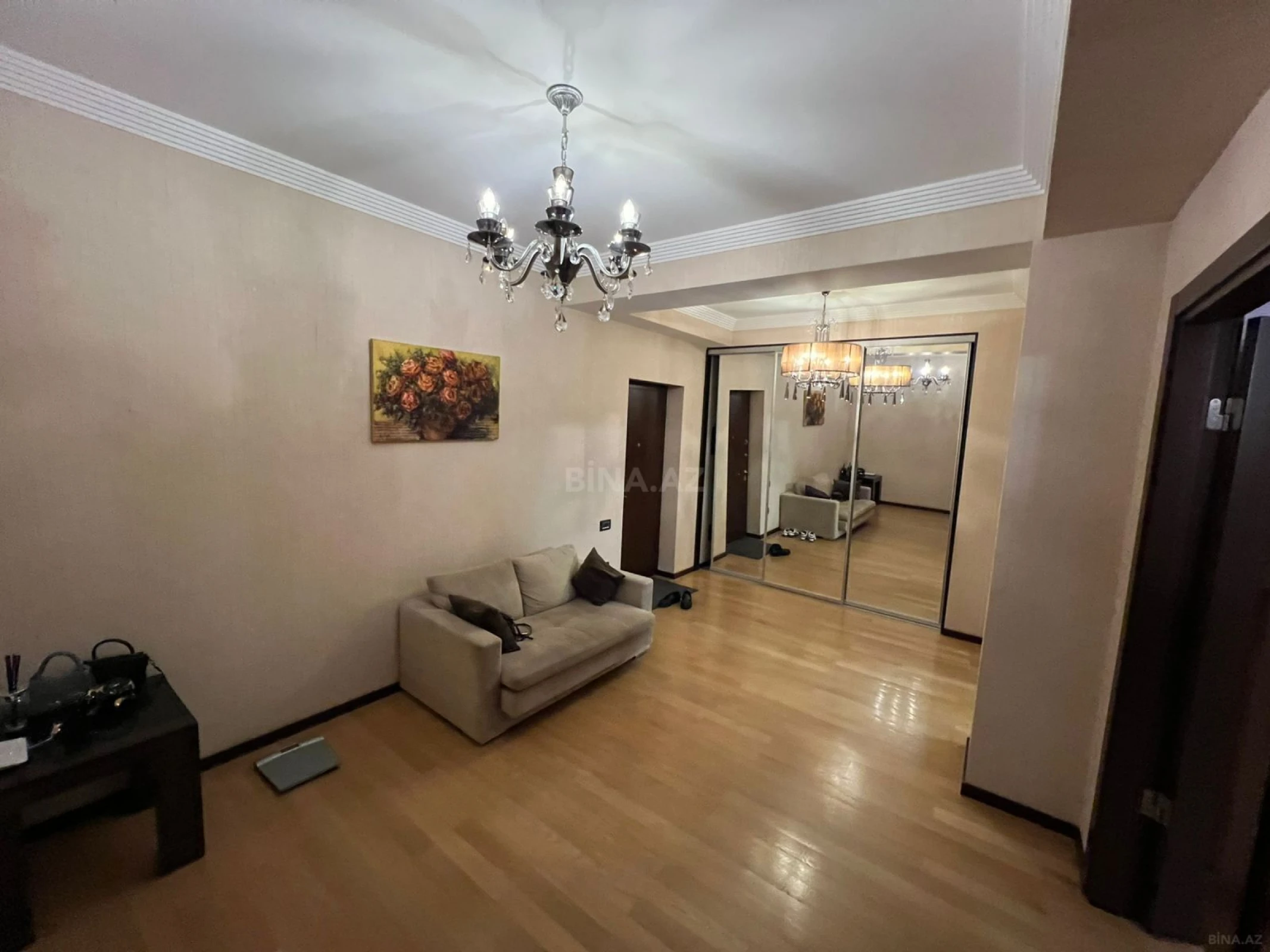 Satılır 4 otaqlı mənzil 190 m²
