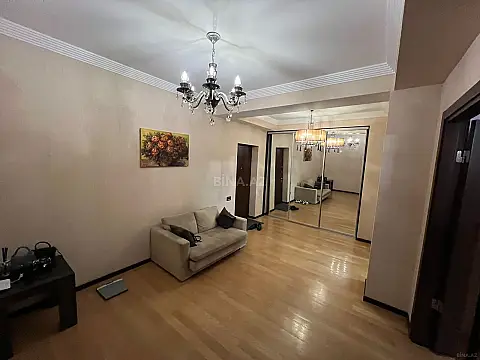 Satılır 4 otaqlı mənzil 190 m²