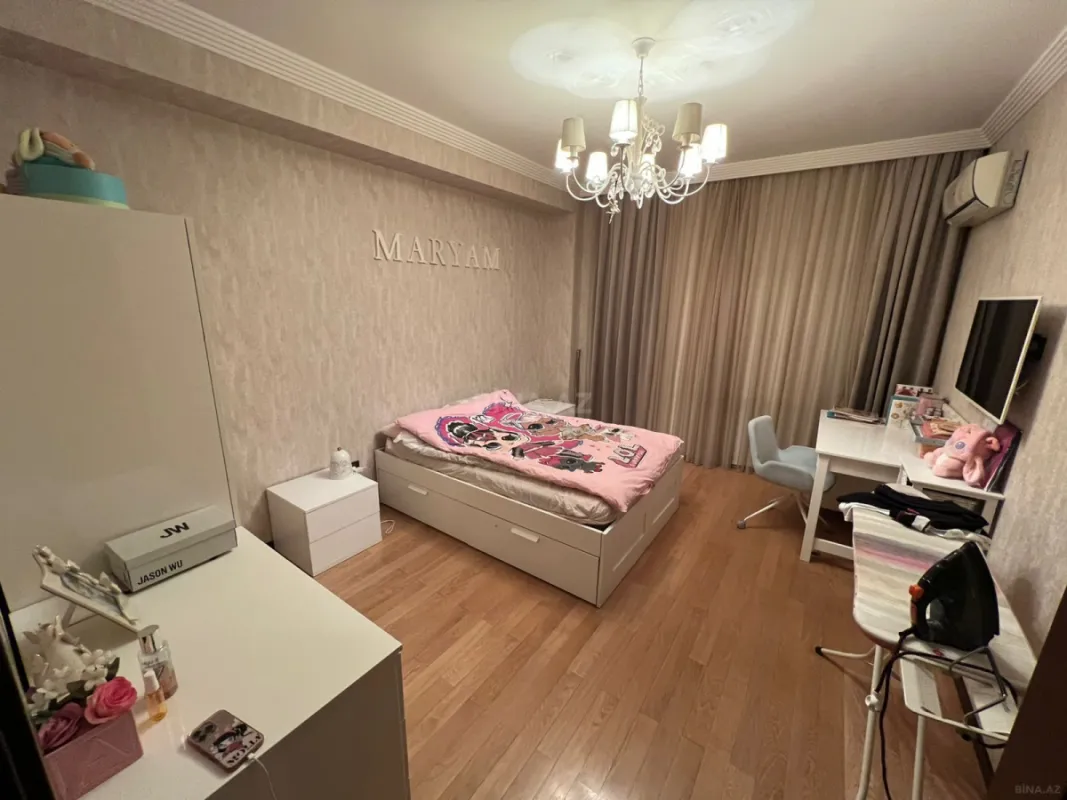 Satılır 4 otaqlı mənzil 190 m²