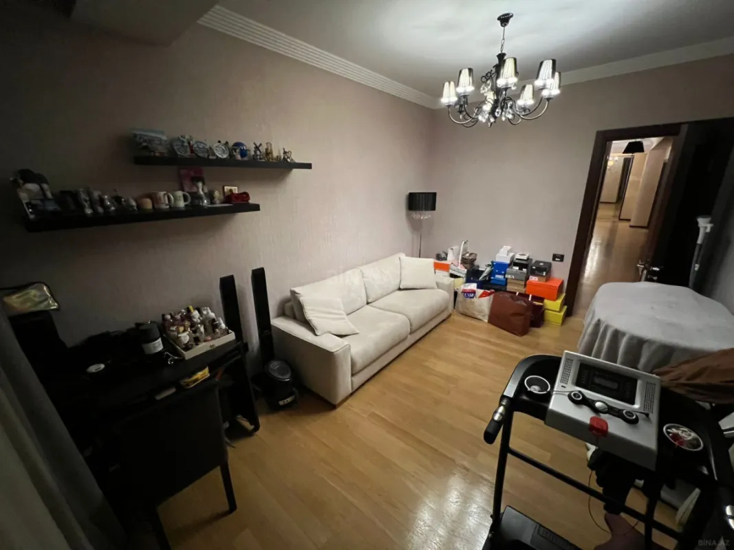 Satılır 4 otaqlı mənzil 190 m²