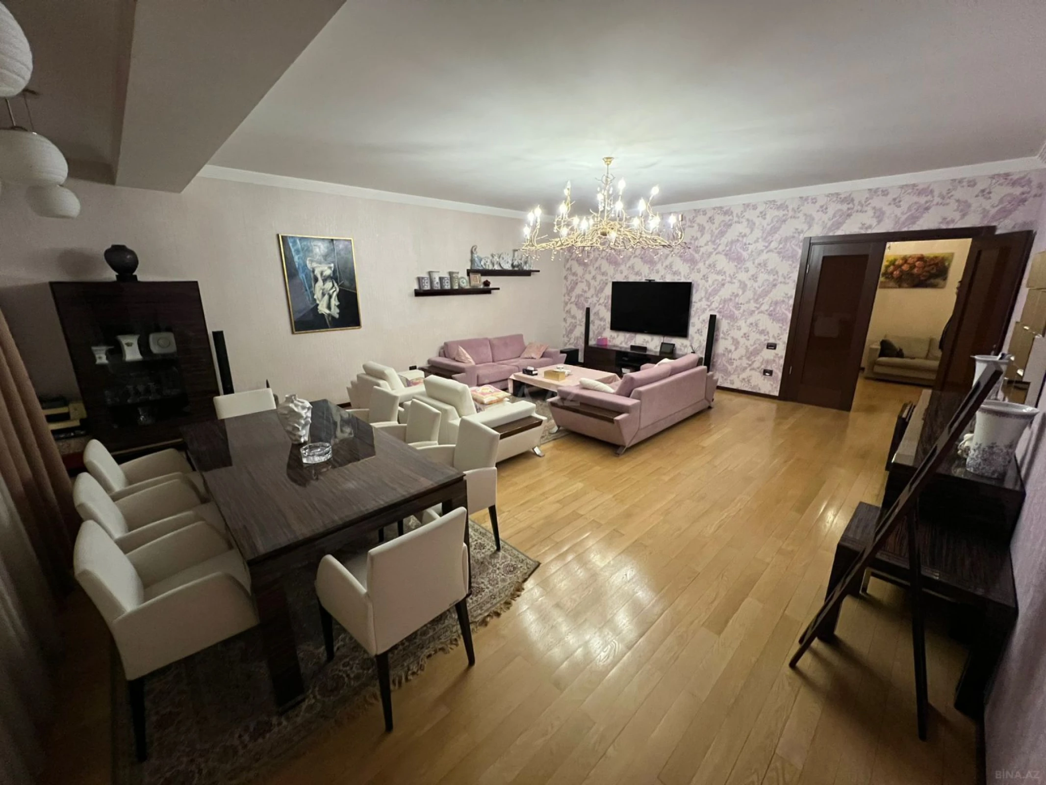 Satılır 4 otaqlı mənzil 190 m²