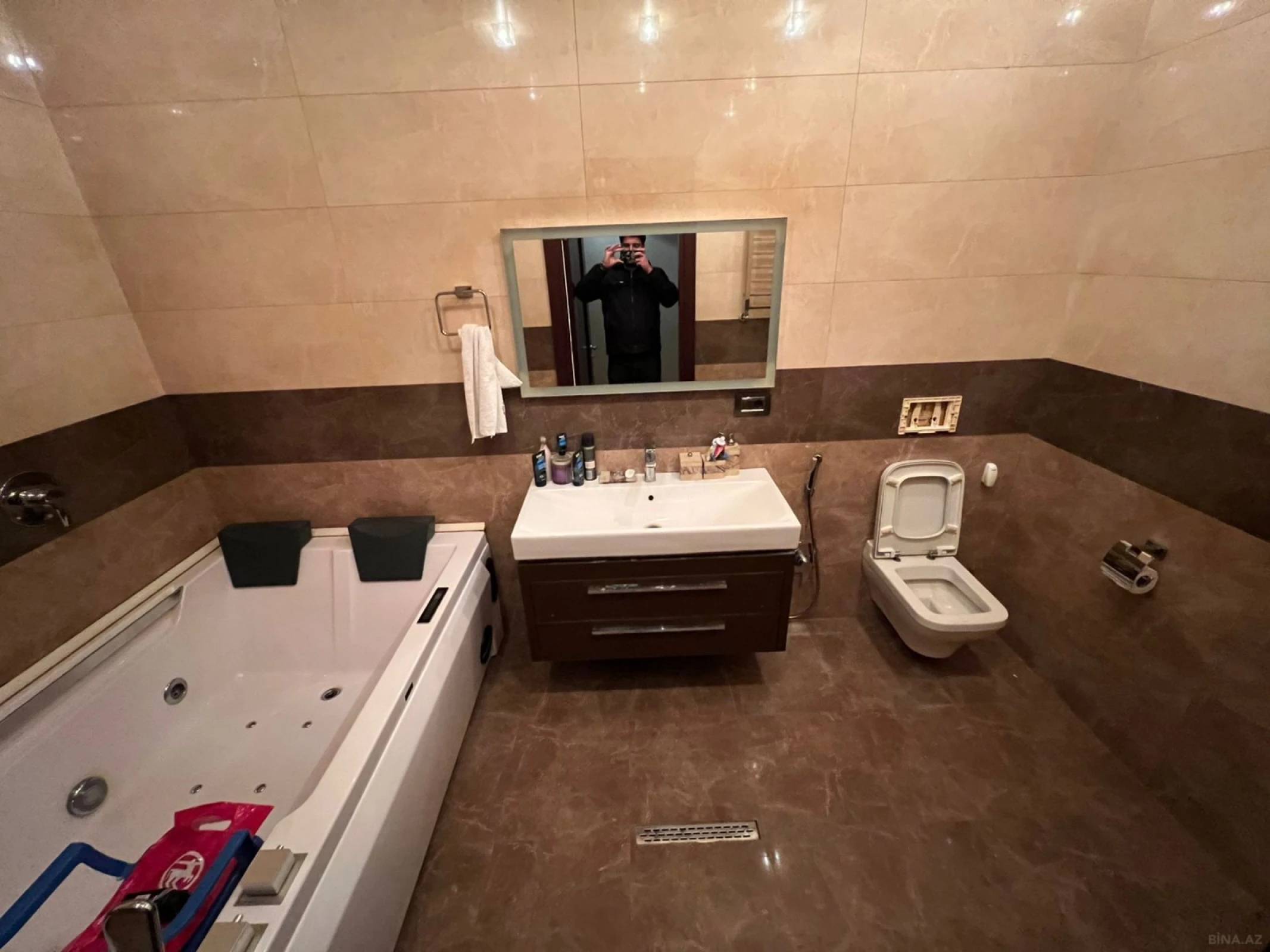 Satılır 4 otaqlı mənzil 190 m²