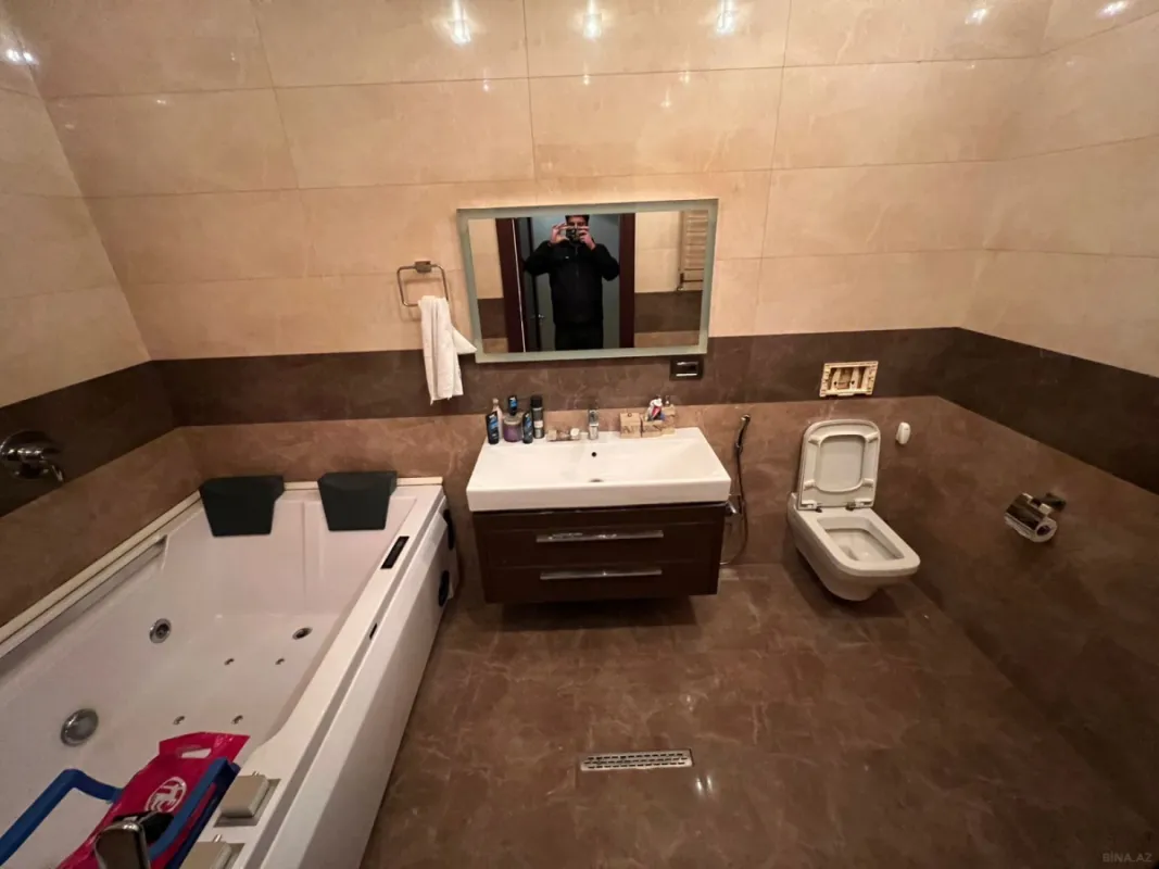 Satılır 4 otaqlı mənzil 190 m²