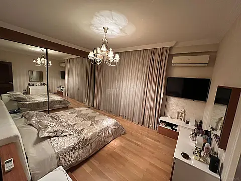 Satılır 4 otaqlı mənzil 190 m²